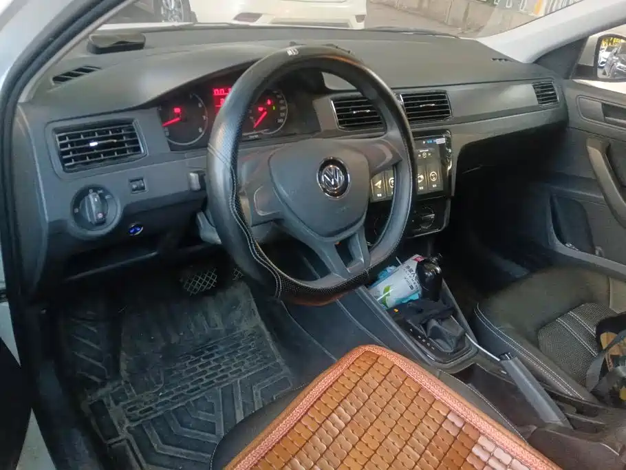 Volkswagen Santana — миниатюра 12