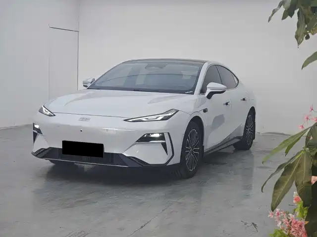2025 Geely Galaxy E8