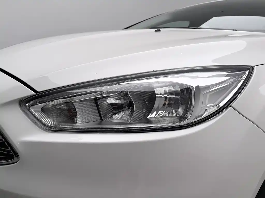 Ford Focus — миниатюра 7