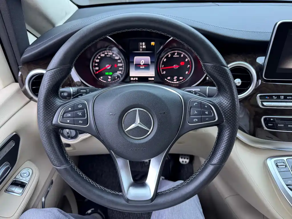 Mercedes-Benz V-Class — миниатюра 19