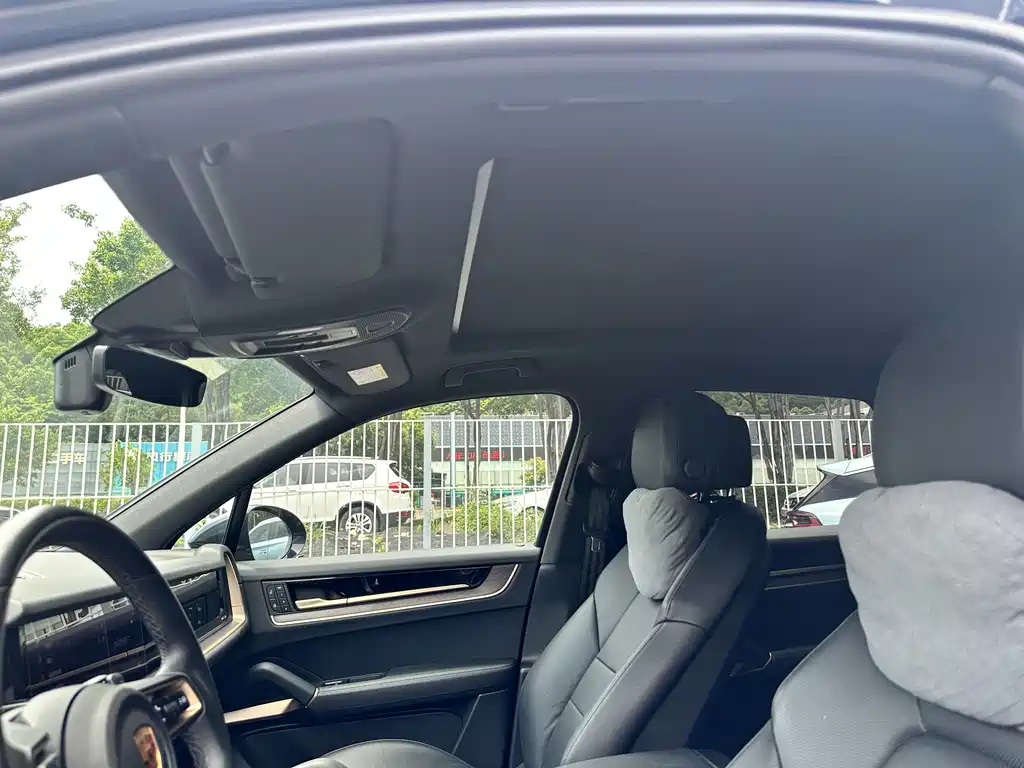 Porsche Cayenne — миниатюра 10