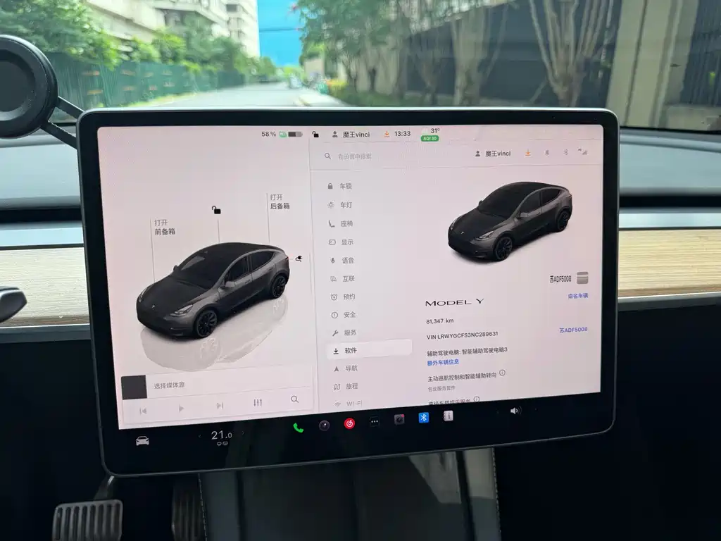 Tesla Model Y — миниатюра 16