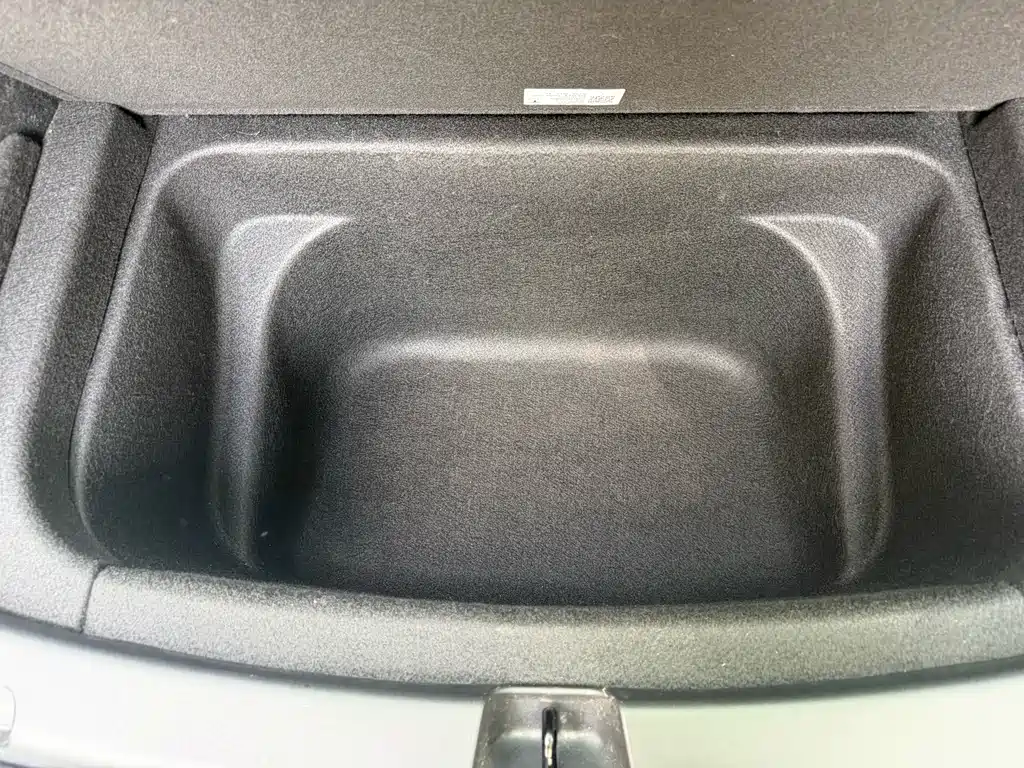 Tesla Model Y — миниатюра 21