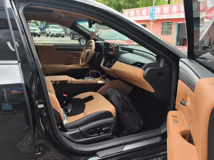 Lexus ES — миниатюра 8