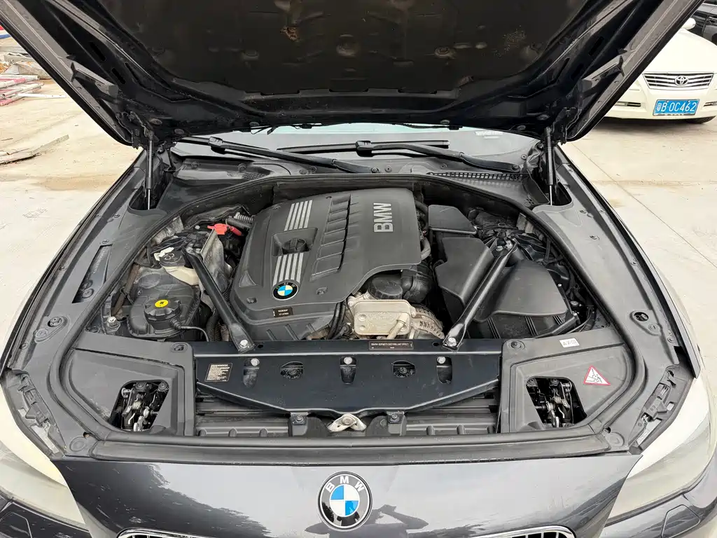 BMW 5 Series — миниатюра 11