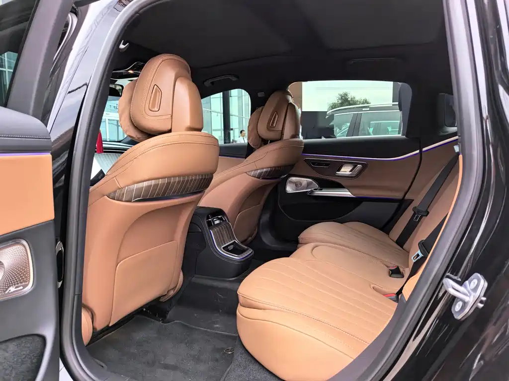 Mercedes-Benz E-Class — миниатюра 7