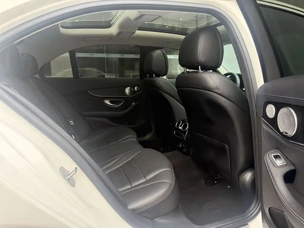 Mercedes-Benz C-Class — миниатюра 8