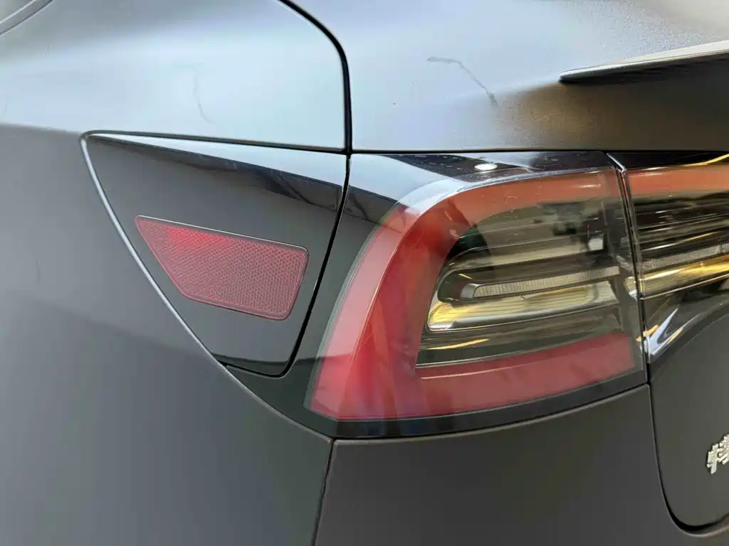 Tesla Model 3 — миниатюра 8