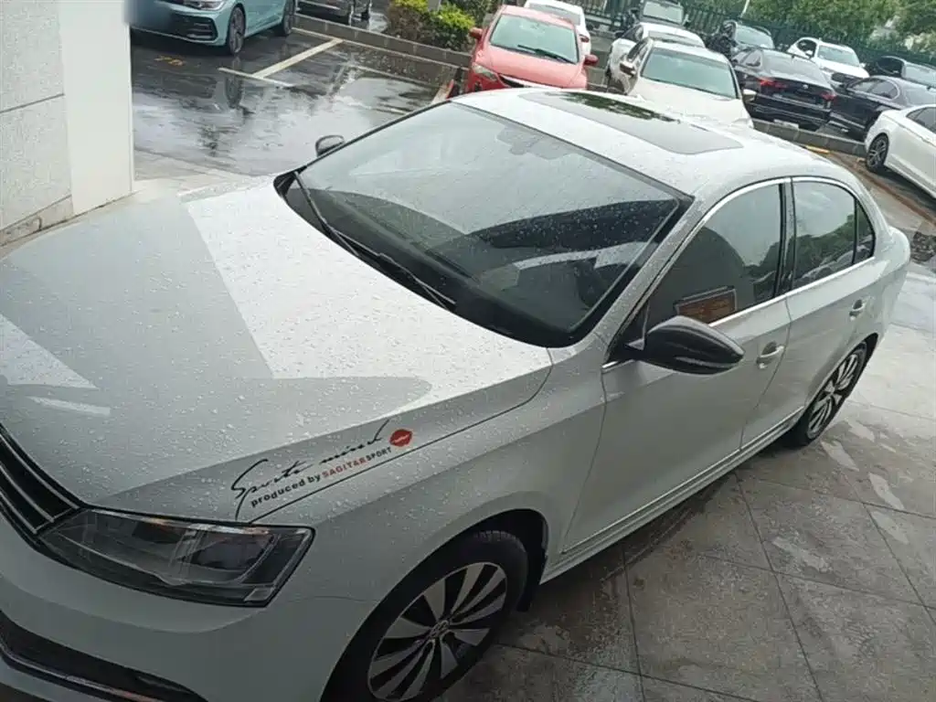 Volkswagen Sagitar 2018