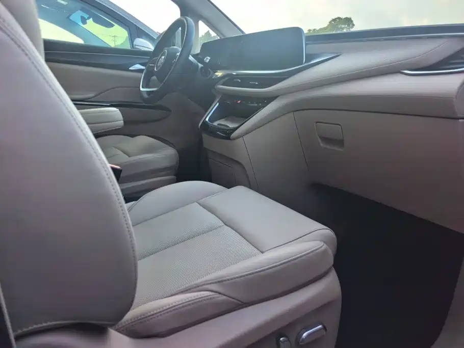 Buick GL8 Hybrid — миниатюра 8