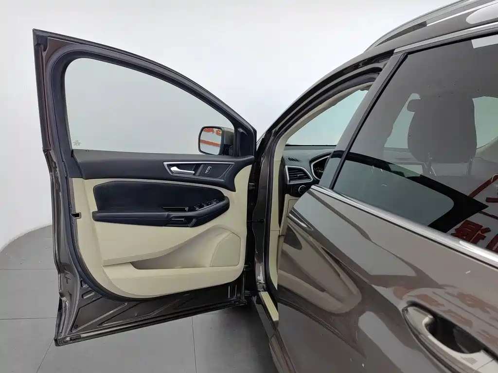 Ford Edge — миниатюра 8