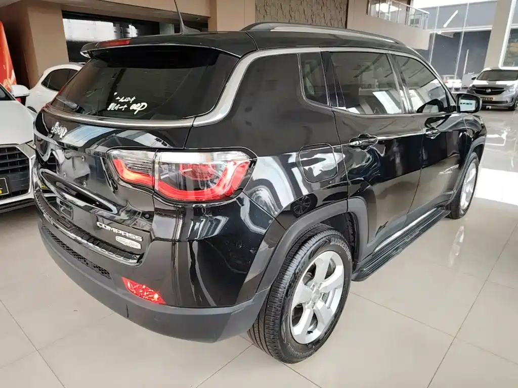 Jeep Compass — миниатюра 7