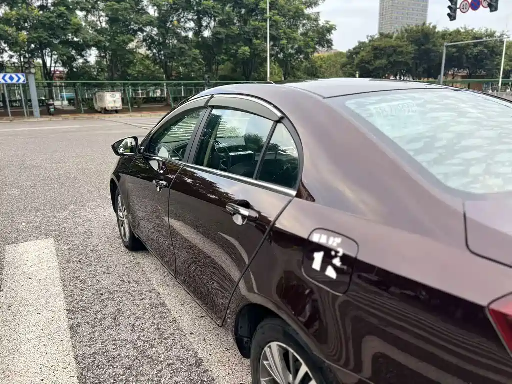 Geely Emgrand — миниатюра 13