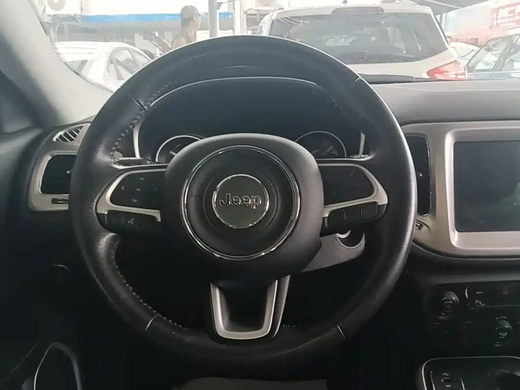 Jeep Compass — миниатюра 11