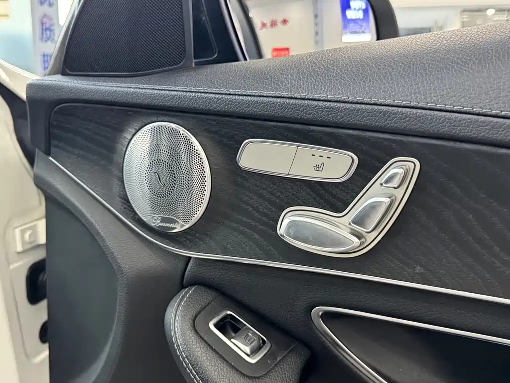 Mercedes-Benz C-Class — миниатюра 12