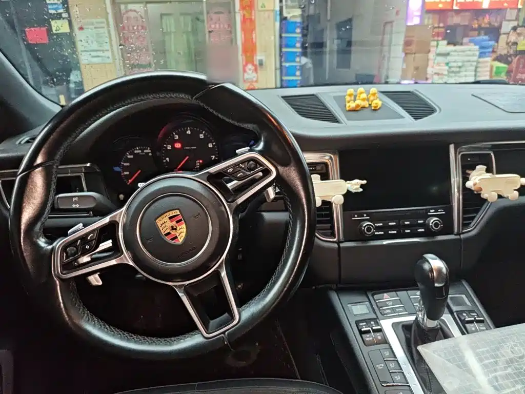 Porsche Macan — миниатюра 10
