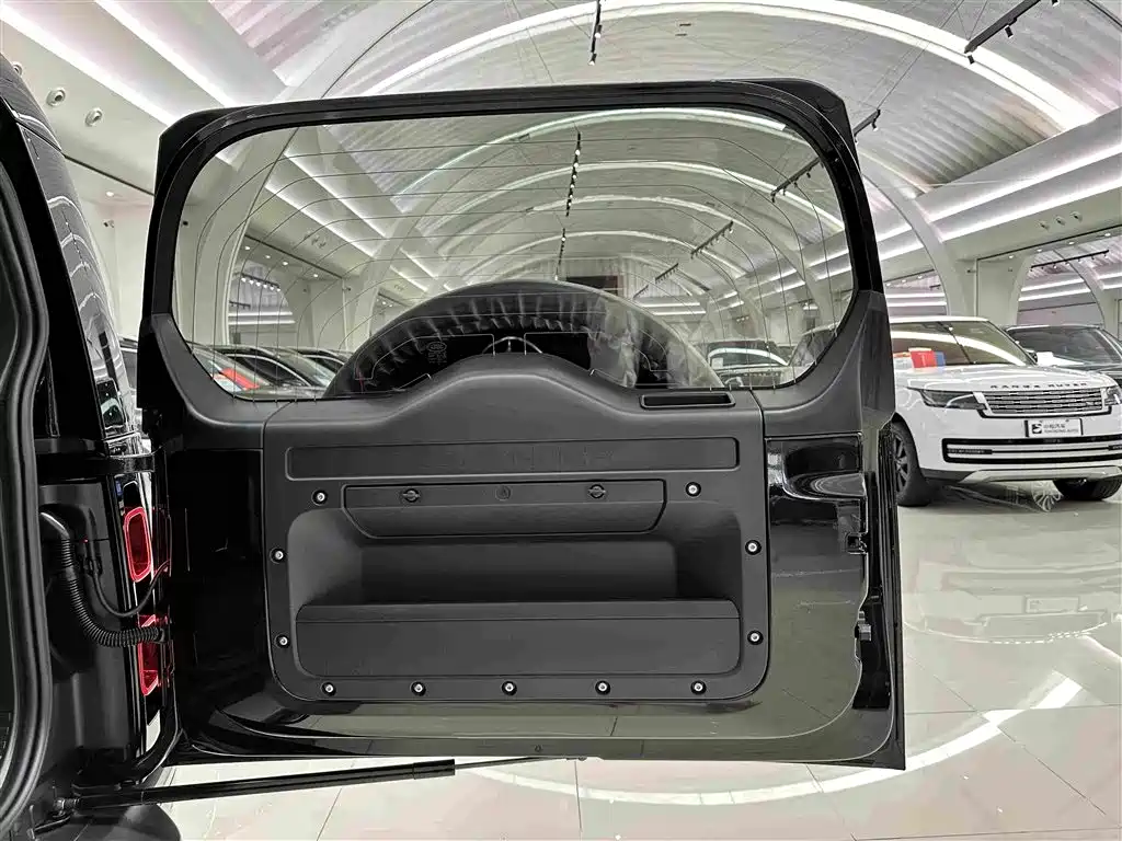 Land Rover Defender — миниатюра 27