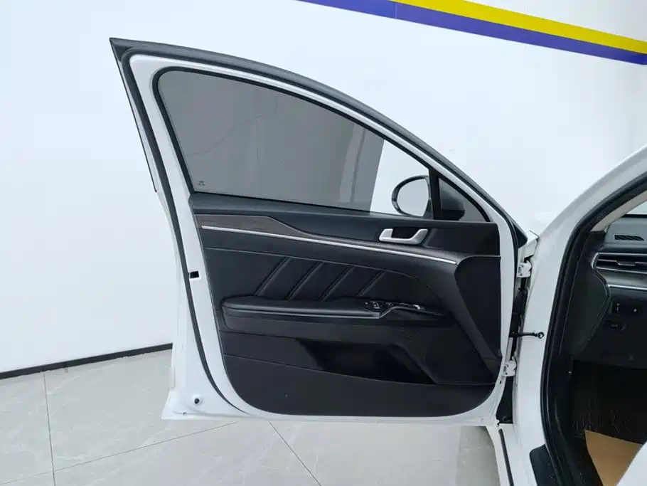 Kia K5 2022 Белый из Китая