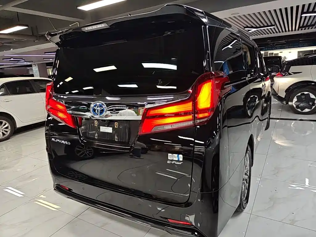 Toyota Alphard — миниатюра 7