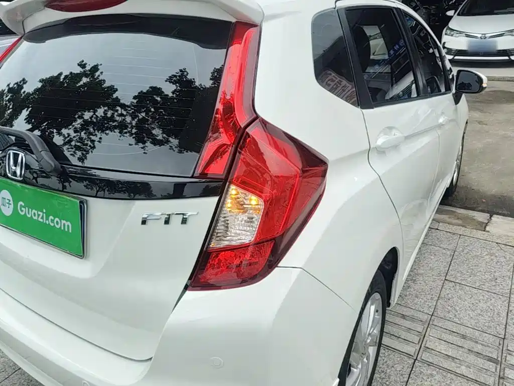 Honda Fit — миниатюра 8