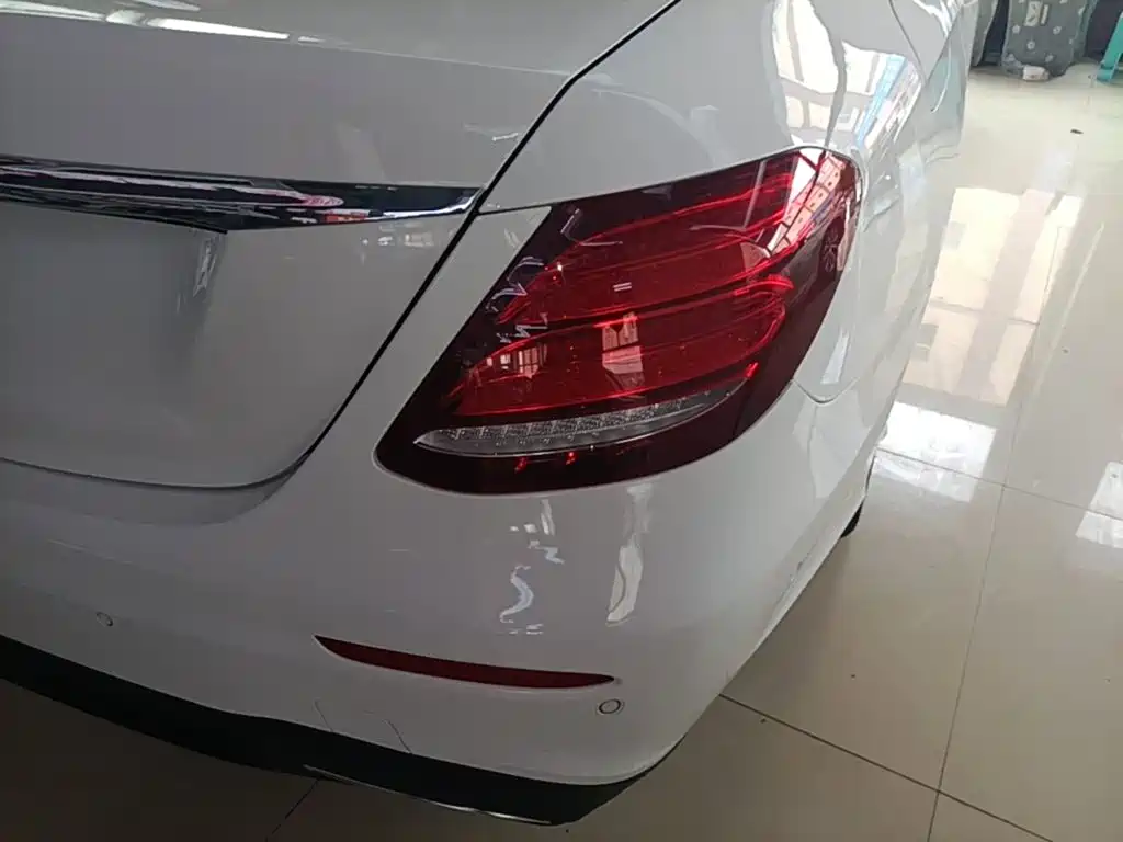 Mercedes-Benz E-Class — миниатюра 8