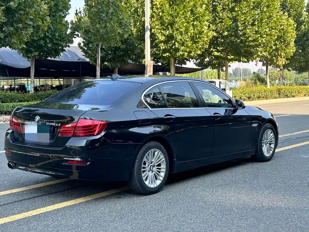 BMW 5 Series — миниатюра 9