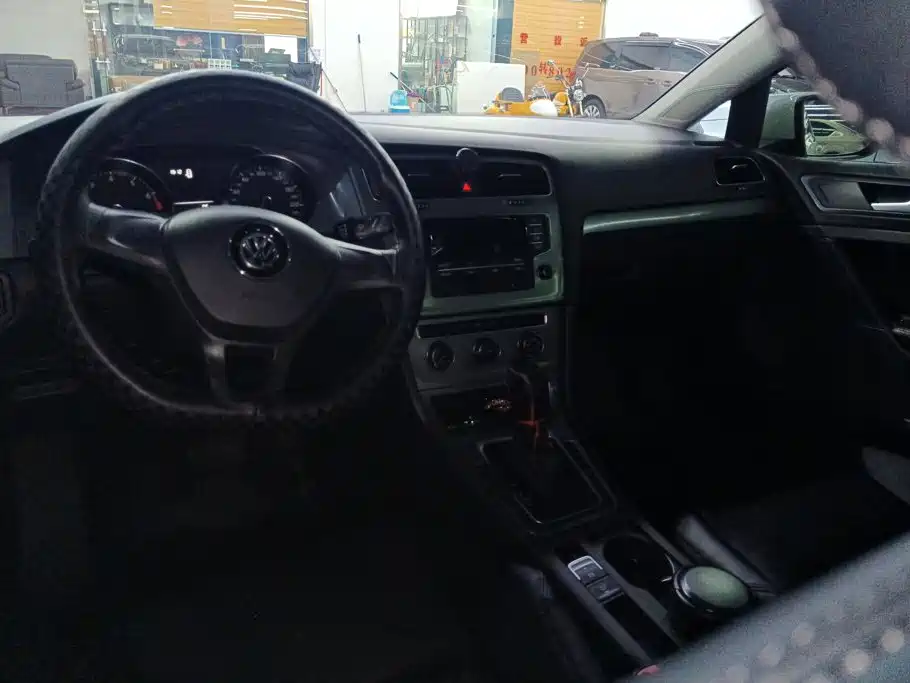 Volkswagen Golf — миниатюра 12