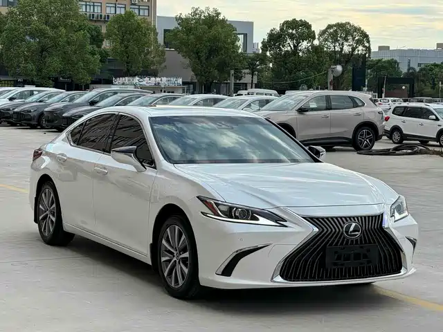 LEXUS  ES 2020