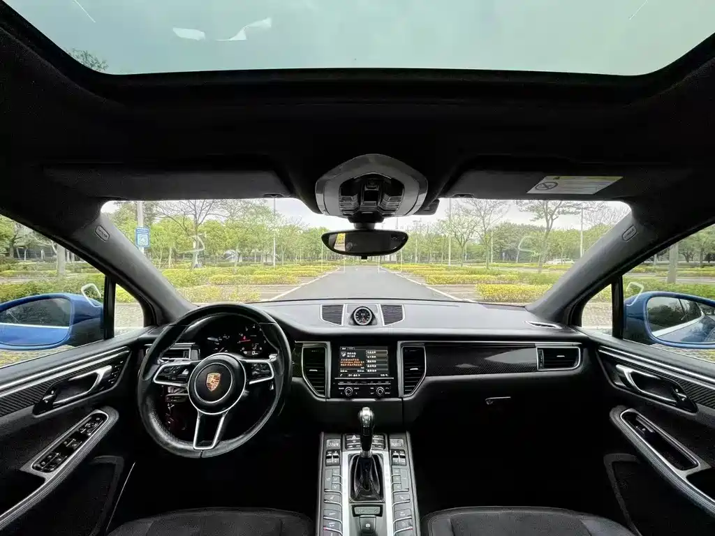 Porsche Macan — миниатюра 4
