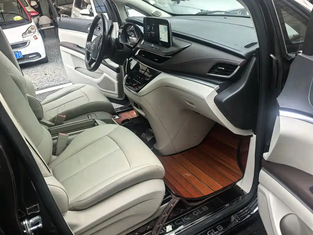 Buick GL8 — миниатюра 10
