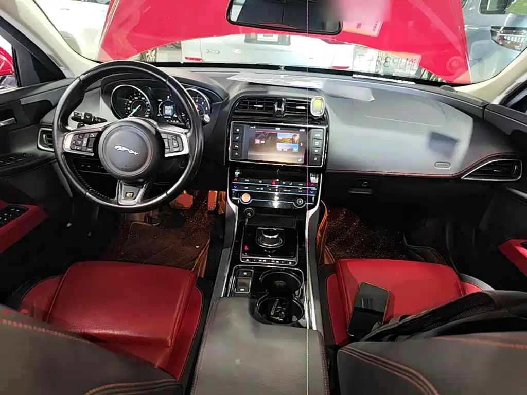 Jaguar XE 2017 2.0T 200PS R-Sport