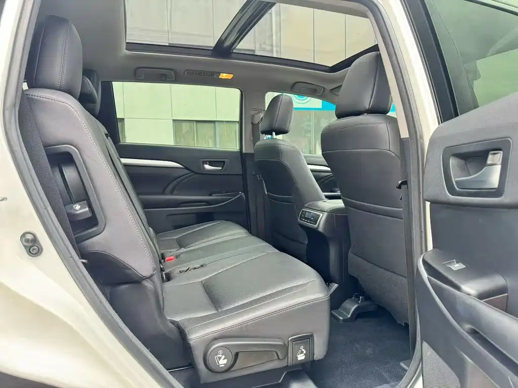 Toyota Highlander 2017 2.0T Luxury 7 мест