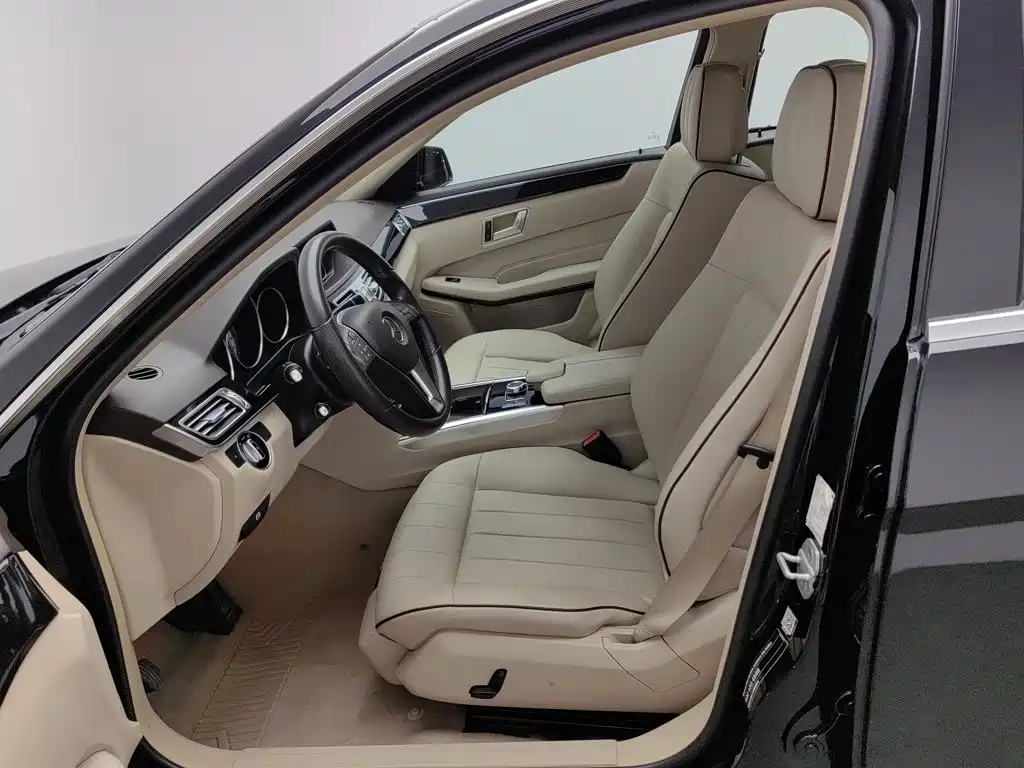 Mercedes-Benz E-Class — миниатюра 10