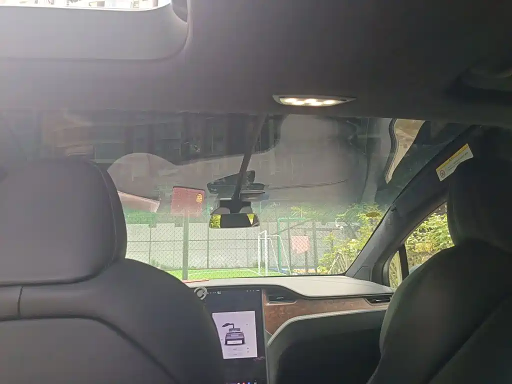 Tesla Model X — миниатюра 9