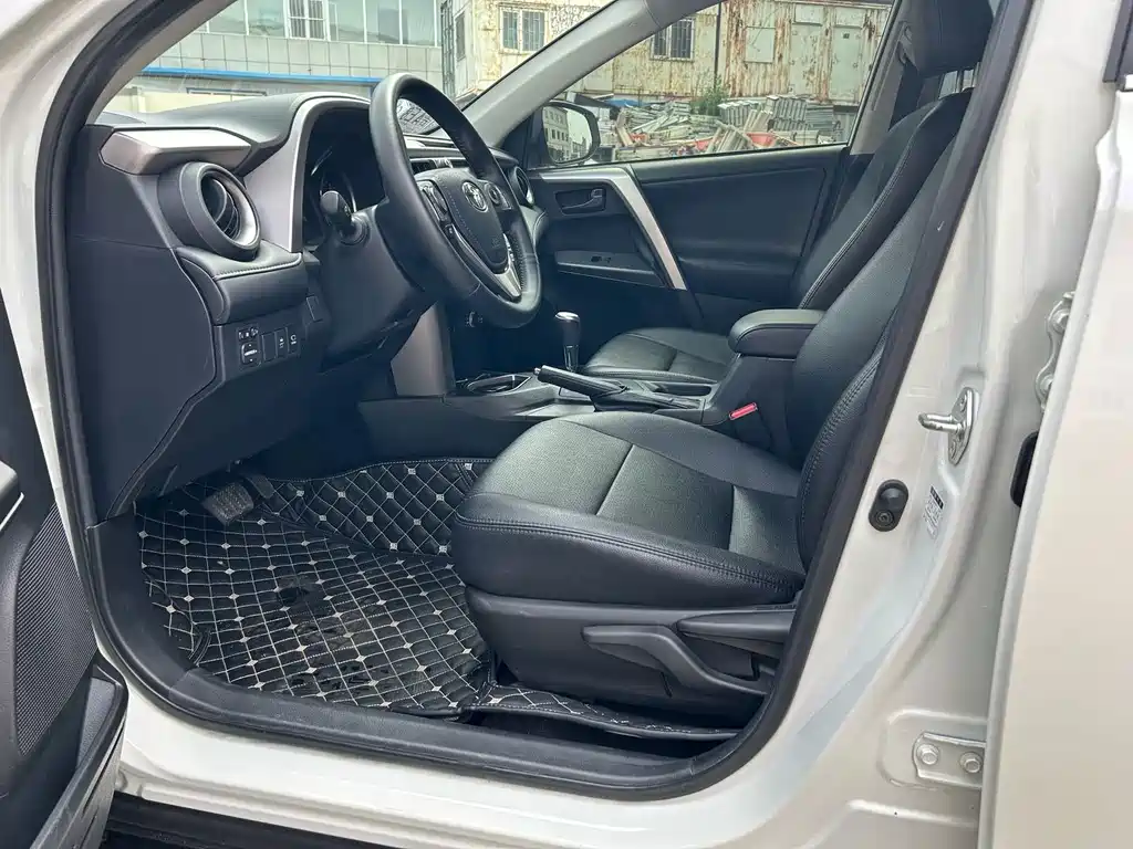 Toyota RAV4 — миниатюра 7