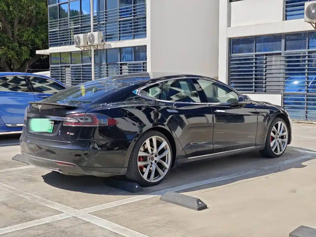 Tesla Model S — миниатюра 5