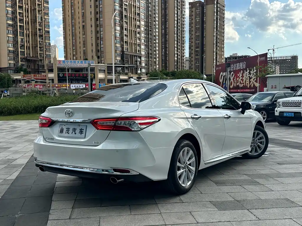 Toyota Camry — миниатюра 8