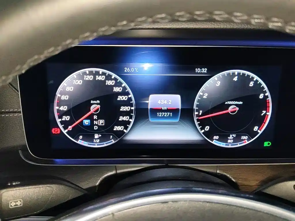 Mercedes-Benz E-Class — миниатюра 8