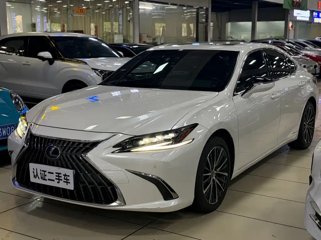 Lexus ES 2022