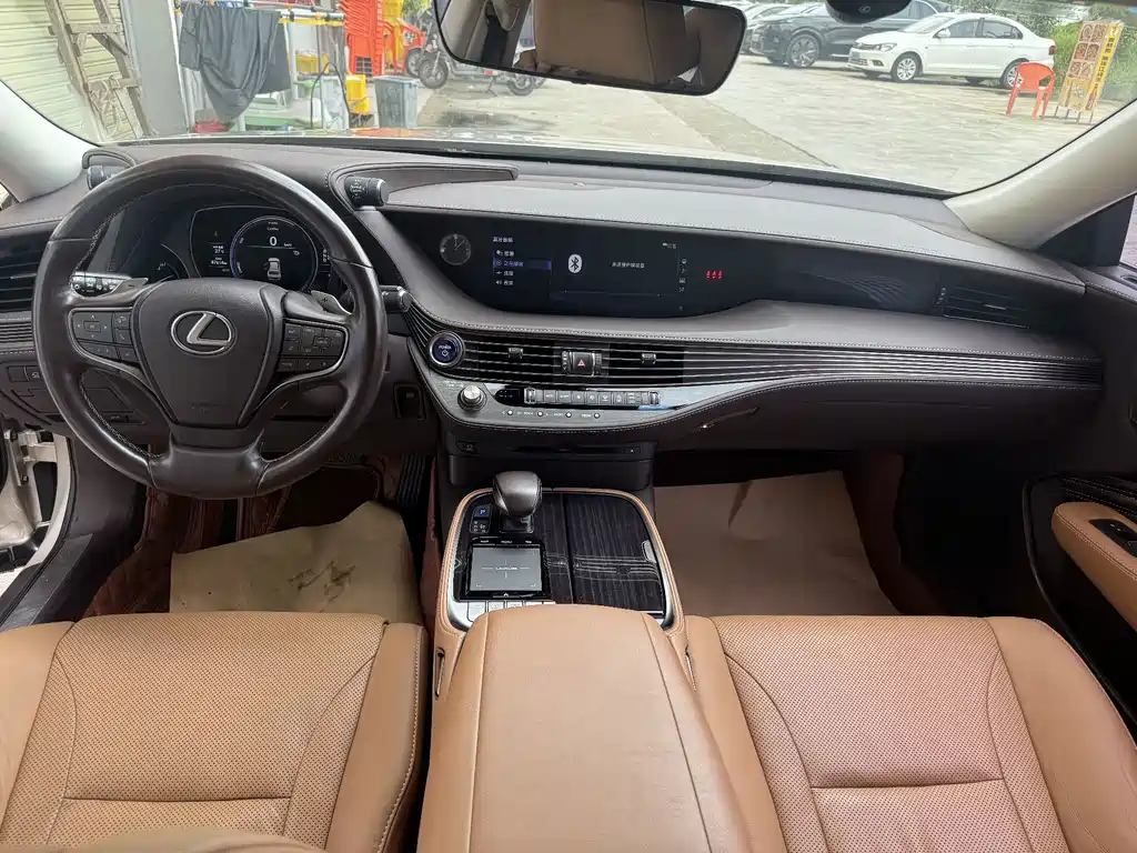 Lexus LS — миниатюра 25