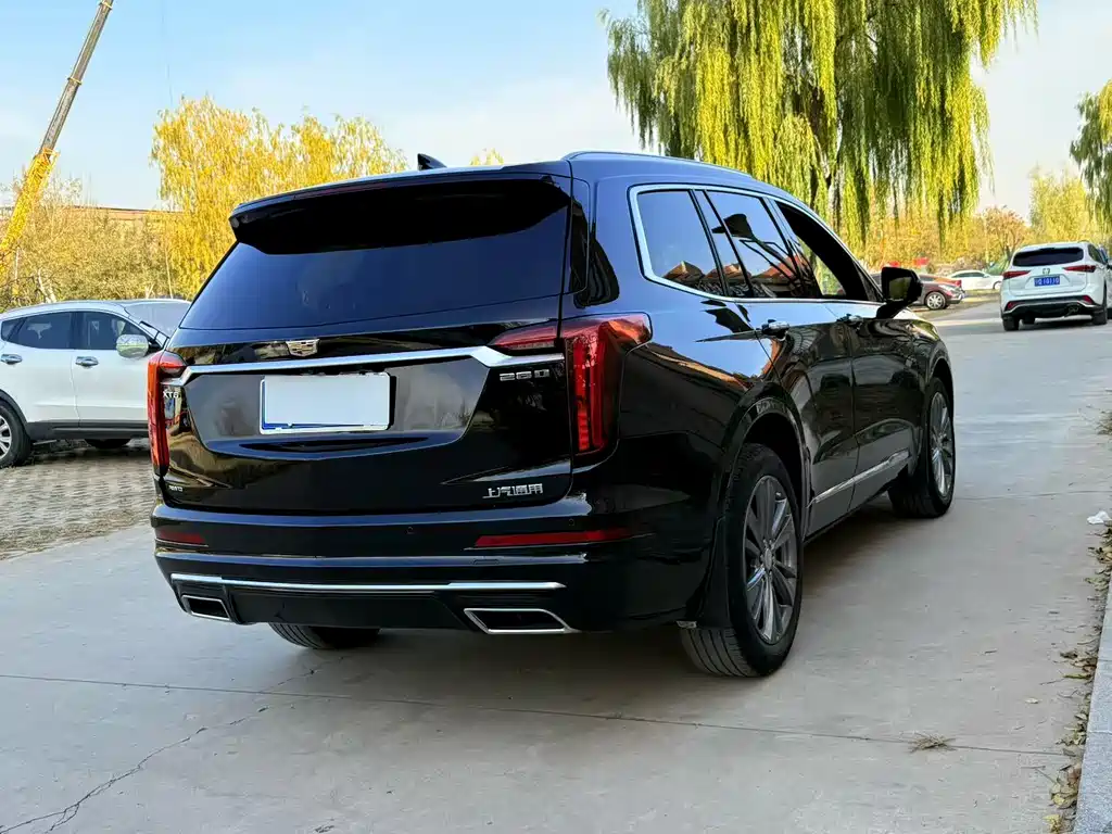 CADILLAC XT6