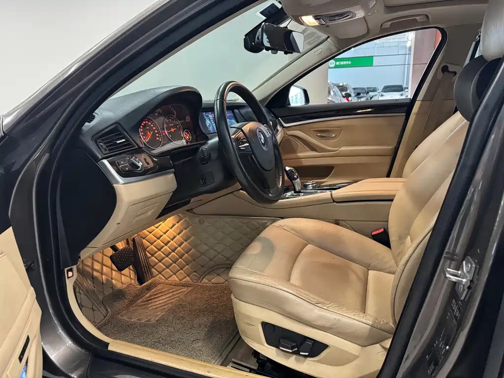 BMW 5 Series — миниатюра 7
