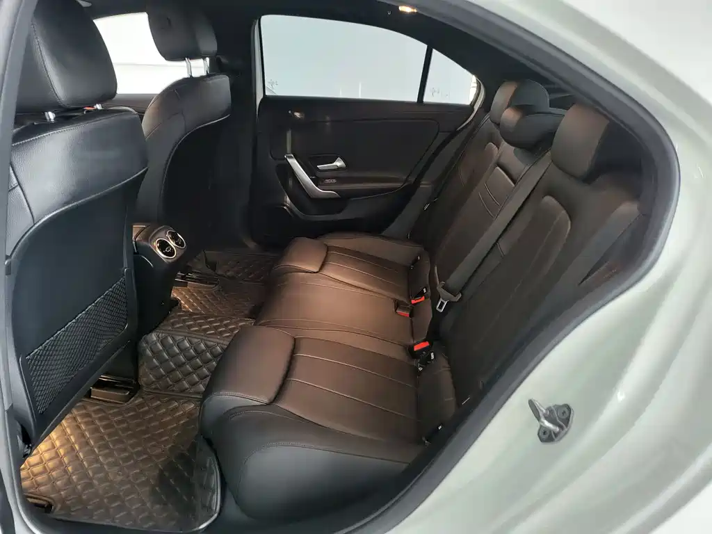 Mercedes-Benz A-Class — миниатюра 7