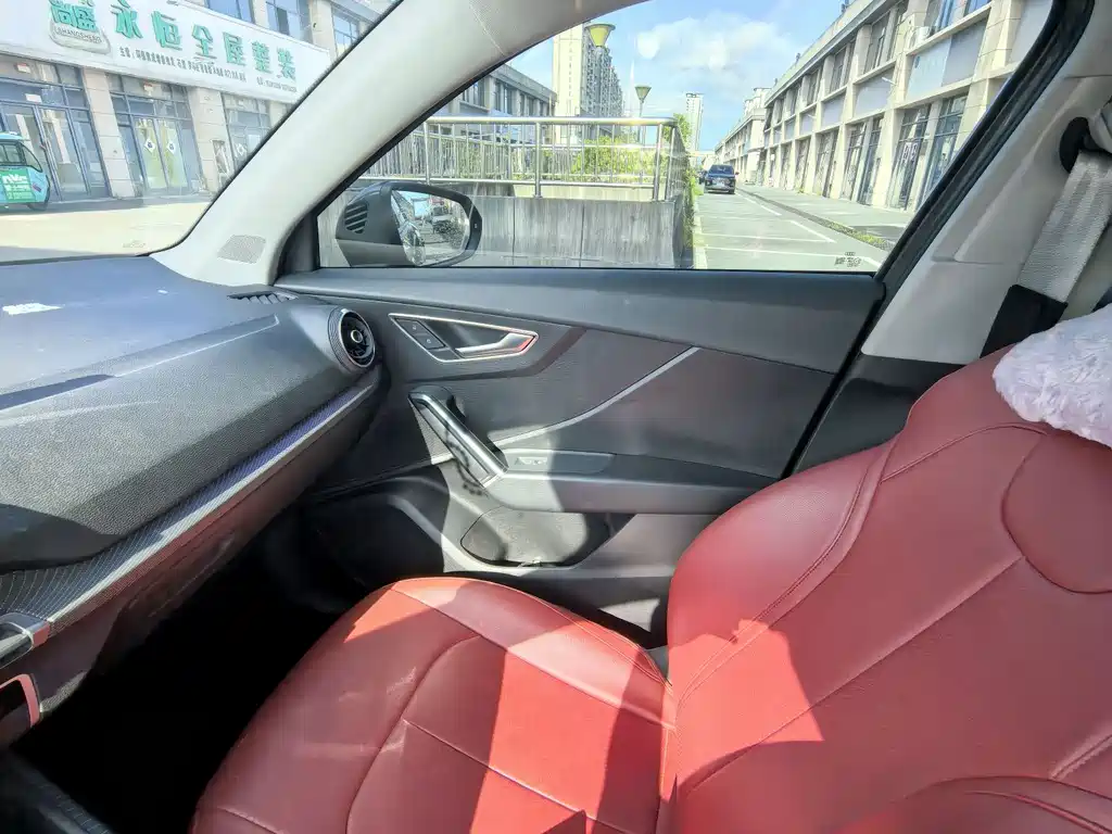Audi Q2L e-tron — миниатюра 12