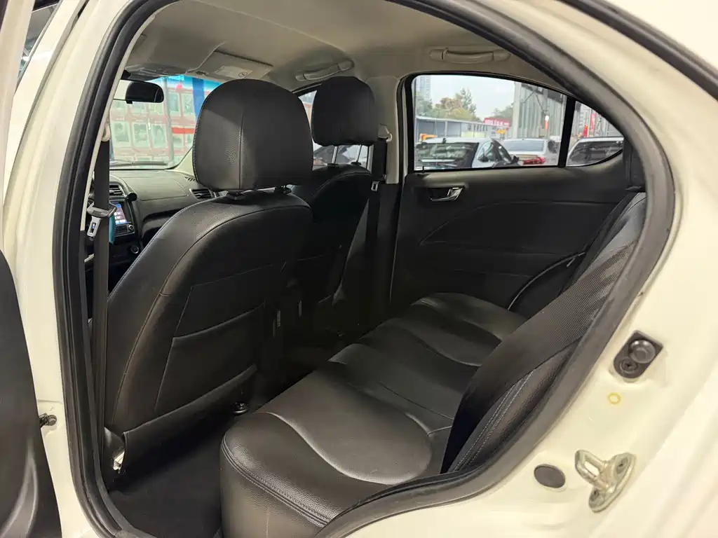 JAC JAC iEV — миниатюра 5