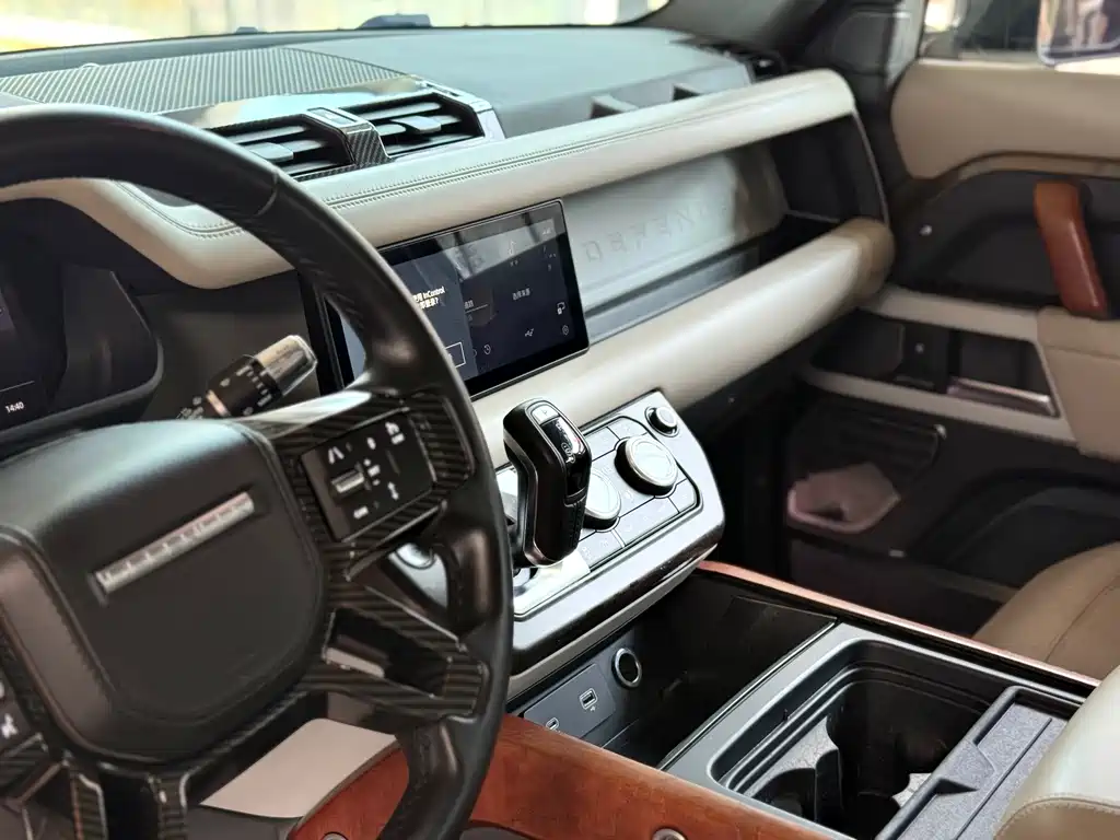 Land Rover Defender — миниатюра 8
