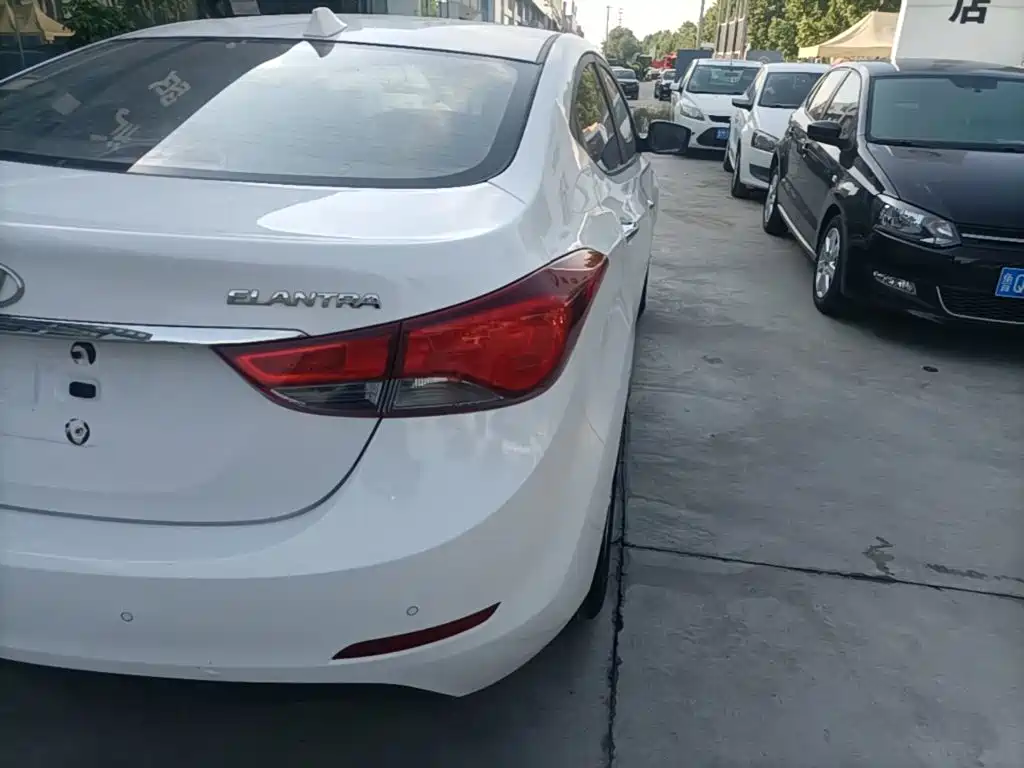 Hyundai Elantra Langdong — миниатюра 8