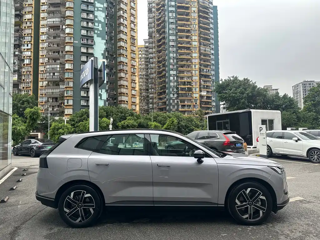Volvo гибрид Volvo XC70 plug-in — миниатюра 4
