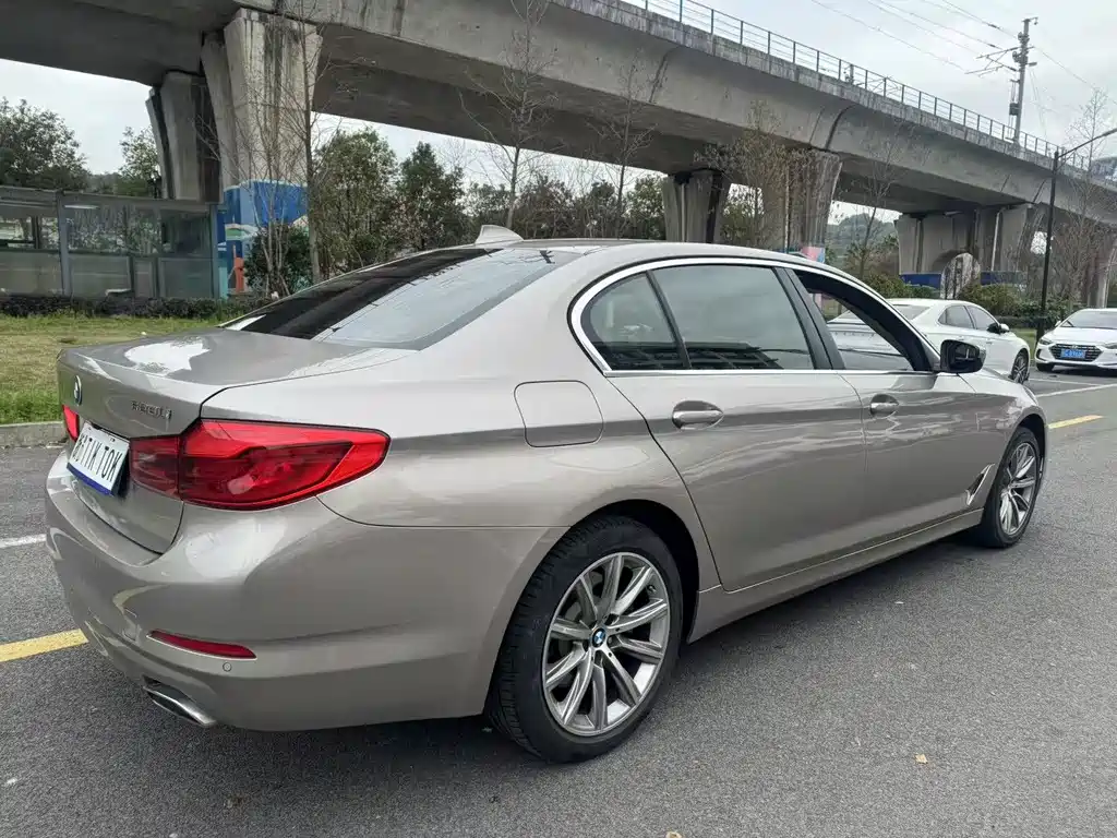 BMW 5 SERIES