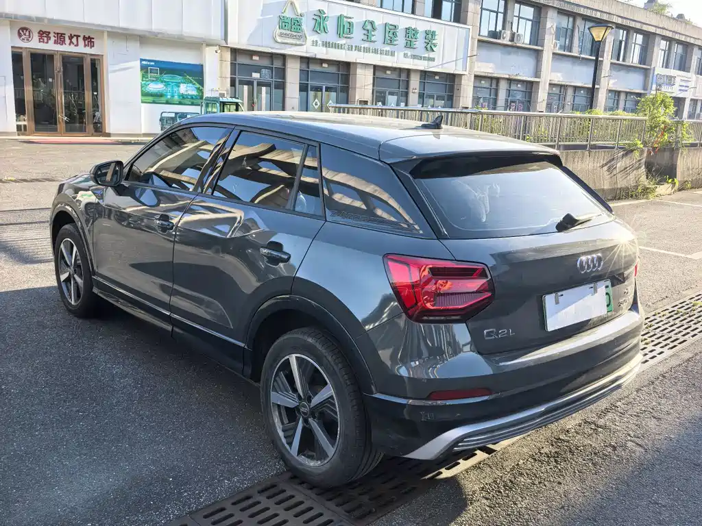 Audi Q2L e-tron — миниатюра 4